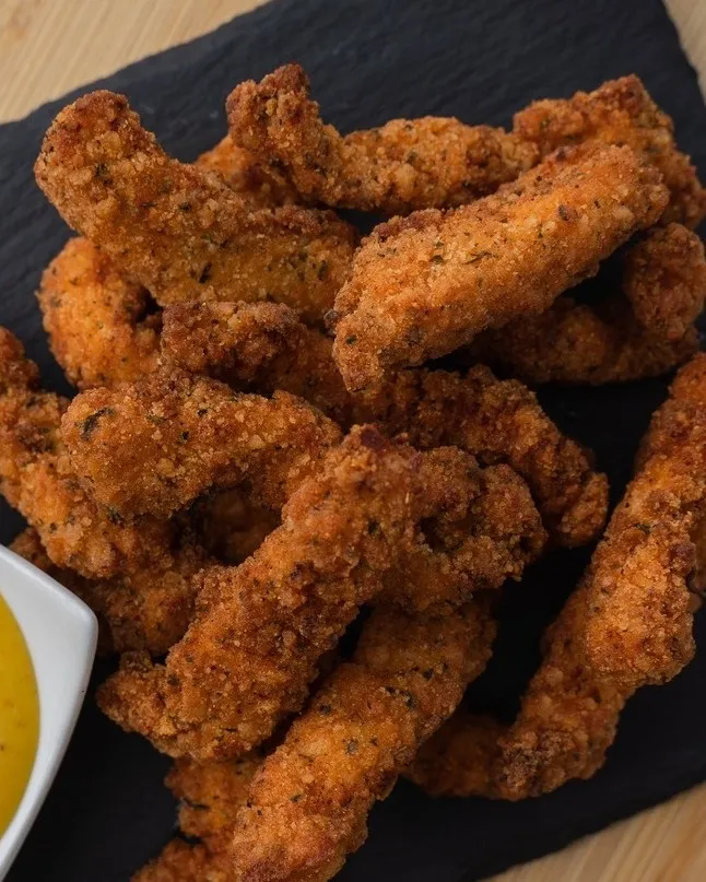 Fingers de pollo crujientes con salsa